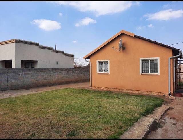 2 BEDROOM HOUSE FOR SALE IN PALM SPRINGS